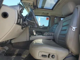 2003 Hummer H2 z VIN 5GRGN23U33H142552, wystawiony jako Copart lot #61152055 z przebiegiem Nie podano mil oraz Czysty tytuł • Clean title. Historia ofert i sprzedaży dostępna na DreamBid. Obrazek 7.