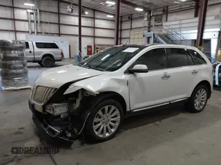 2013 Lincoln MKX z VIN 2LMDJ8JKXDBL29516, wystawiony jako IAAI lot #42108308 z przebiegiem 102 900 mil mil oraz . Historia ofert i sprzedaży dostępna na DreamBid. Obrazek 2.