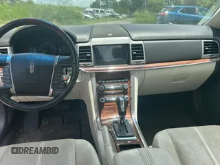 2011 Lincoln MKZ Hybrid z VIN 3LNDL2L33BR759329, wystawiony jako Copart lot #60902525 z przebiegiem 131 927 mil mil oraz Czysty tytuł • Clean title. Historia ofert i sprzedaży dostępna na DreamBid. Obrazek 9.