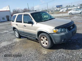 2007 Ford Escape XLT with VIN 1FMYU03Z47KB51872, listed as a IAAI auction lot 41656587 with 141,708 mi miles. Bid and sale history available at carsss.com. Image 1.