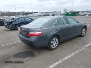 2008 Toyota Camry LE z VIN 4T1BE46K78U751994, wystawiony jako IAAI lot #41712149 z przebiegiem 104 933 mil mil oraz . Historia ofert i sprzedaży dostępna na DreamBid. Obrazek 4.