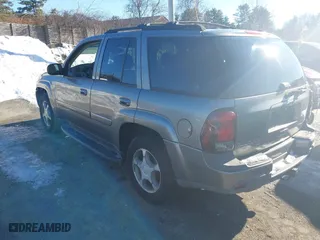 2005 Chevrolet TrailBlazer LT with VIN 1GNDT13S252104374, listed as a IAAI auction lot 41514965 with 121,562 mi miles. Bid and sale history available at carsss.com. Image 3.