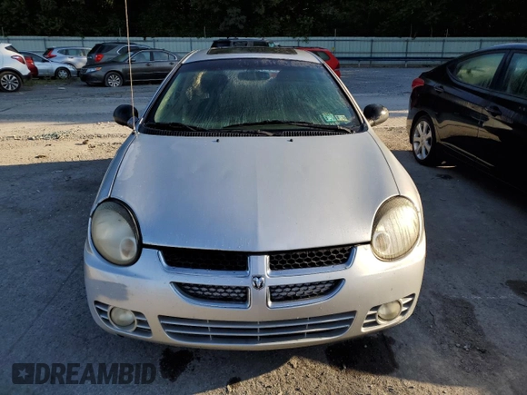 2003 Dodge Neon SXT z VIN 1B3ES56C53D120017, wystawiony jako Copart lot #67092914 z przebiegiem 114 137 mil mil oraz Szkoda całkowita • Salvage title. Historia ofert i sprzedaży dostępna na DreamBid. Obrazek 5.