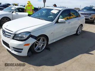 2012 Mercedes-Benz C 250 Sport z VIN WDDGF4HB1CA725623, wystawiony jako IAAI lot #42020594 z przebiegiem 53 714 mil mil oraz . Historia ofert i sprzedaży dostępna na DreamBid. Obrazek 2.