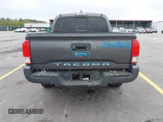 2017 Toyota Tacoma SR z VIN 5TFAX5GN7HX090832, wystawiony jako IAAI lot #41903374 z przebiegiem 234 499 mil mil oraz . Historia ofert i sprzedaży dostępna na DreamBid. Obrazek 16.