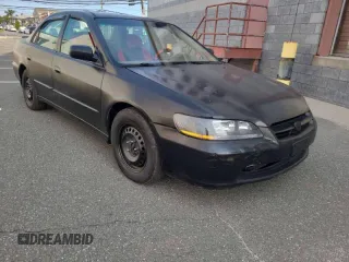 1998 Honda Accord EX z VIN 1HGCG5553WA181576, wystawiony jako Copart lot #73632904 z przebiegiem 268 641 mil mil oraz Czysty tytuł • Clean title. Historia ofert i sprzedaży dostępna na DreamBid. Obrazek 1.