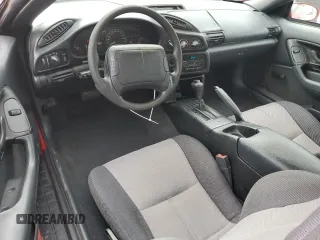 1995 Chevrolet Camaro z VIN 2G1FP22S1S2181409, wystawiony jako Copart lot #49273555 z przebiegiem 112 589 mil mil oraz Czysty tytuł • Clean title. Historia ofert i sprzedaży dostępna na DreamBid. Obrazek 8.