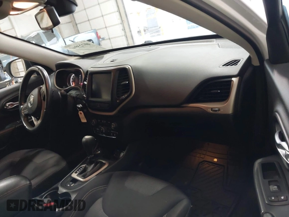 2016 Jeep Cherokee Latitude with VIN 1C4PJMCS5GW341286, listed as a IAAI auction lot 40723940 with 113,040 mi miles and . Bid and sale history available at DreamBid. Image 5.