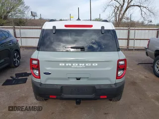 2024 Ford Bronco Sport Heritage z VIN 3FMCR9G64RRF08952, wystawiony jako IAAI lot #41828191 z przebiegiem 7 588 mil mil oraz . Historia ofert i sprzedaży dostępna na DreamBid. Obrazek 17.