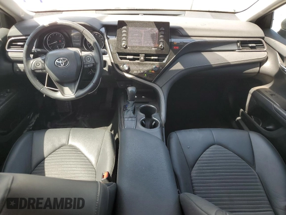 2022 Toyota Camry SE z VIN 4T1G11AK7NU695218, wystawiony jako Copart lot #50276535 z przebiegiem 64 539 mil mil oraz Czysty tytuł • Clean title. Historia ofert i sprzedaży dostępna na DreamBid. Obrazek 8.