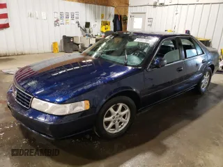 1999 Cadillac Seville Touring STS z VIN 1G6KY5492XU938577, wystawiony jako Copart lot #51341705 z przebiegiem 150 888 mil mil oraz Czysty tytuł • Clean title. Historia ofert i sprzedaży dostępna na DreamBid. Obrazek 1.