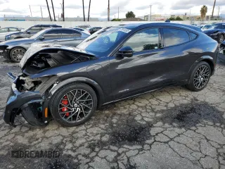 2022 Ford Mustang Mach-E GT z VIN 3FMTK4SX3NMA21062, wystawiony jako Copart lot #70915202 z przebiegiem Nie podano mil oraz . Historia ofert i sprzedaży dostępna na DreamBid. Obrazek 1.