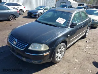 2003 Volkswagen Passat GLX with VIN WVWTH63B43P299509, listed as a IAAI auction lot 41775005 with 137,271 mi miles. Bid and sale history available at carsss.com. Image 2.