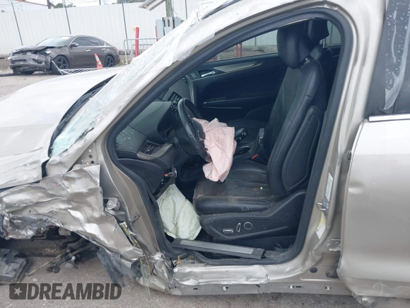 2015 Lincoln MKC z VIN 5LMCJ1A92FUJ19837, wystawiony jako IAAI lot #41948224 z przebiegiem Nie podano mil oraz . Historia ofert i sprzedaży dostępna na DreamBid. Obrazek 6.