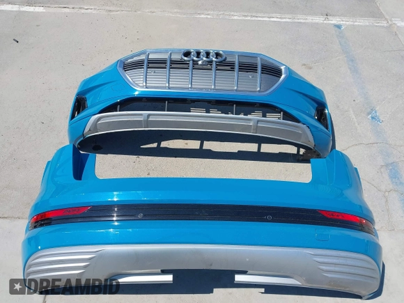 2019 Audi e-tron Prestige with VIN WA1VABGE1KB020498, listed as a IAAI auction lot 42663242 with 46,258 mi miles and . Bid and sale history available at DreamBid. Image 12.