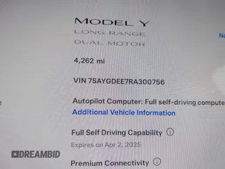 2024 Tesla Model Y Long Range z VIN 7SAYGDEE7RA300756, wystawiony jako IAAI lot #41922910 z przebiegiem 4 262 mil mil oraz . Historia ofert i sprzedaży dostępna na DreamBid. Obrazek 16.