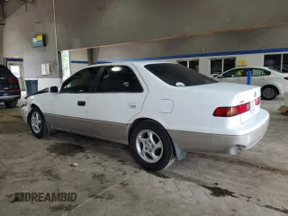 1998 Toyota Camry LE z VIN 4T1BF22K1WU048928, wystawiony jako Copart lot #57654365 z przebiegiem 132 087 mil mil oraz Czysty tytuł • Clean title. Historia ofert i sprzedaży dostępna na DreamBid. Obrazek 2.