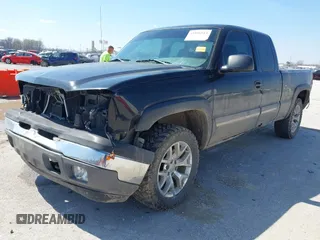 2005 Chevrolet Silverado 1500 Z71 with VIN 2GCEK19B251347481, listed as a IAAI auction lot 41886913 with 236,414 mi miles. Bid and sale history available at carsss.com. Image 18.