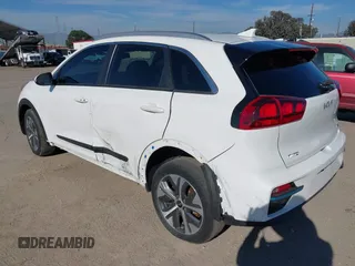 2022 Kia Niro EV S with VIN KNDCC3LG1N5160736, listed as a IAAI auction lot 41862260 with 46,812 mi miles. Bid and sale history available at carsss.com. Image 3.