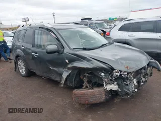2008 Mitsubishi Outlander SE z VIN JA4LS31W28Z014320, wystawiony jako IAAI lot #41533472 z przebiegiem 138 351 mil mil oraz . Historia ofert i sprzedaży dostępna na DreamBid. Obrazek 1.