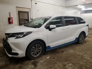 2021 Toyota Sienna LE with VIN 5TDKSKFC7MS023634, listed as a Copart auction lot 61914675 with 87,980 mi miles and Salvage title. Bid and sale history available at DreamBid. Image 1.