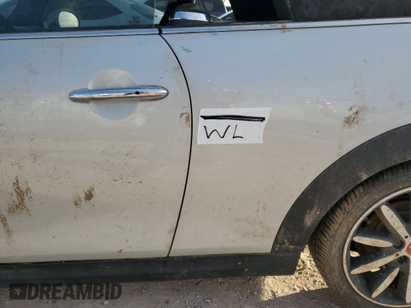 2016 MINI Convertible S z VIN WMWWG9C56G3A91978, wystawiony jako Copart lot #82303574 z przebiegiem Nie podano mil oraz Czysty tytuł • Clean title. Historia ofert i sprzedaży dostępna na DreamBid. Obrazek 12.