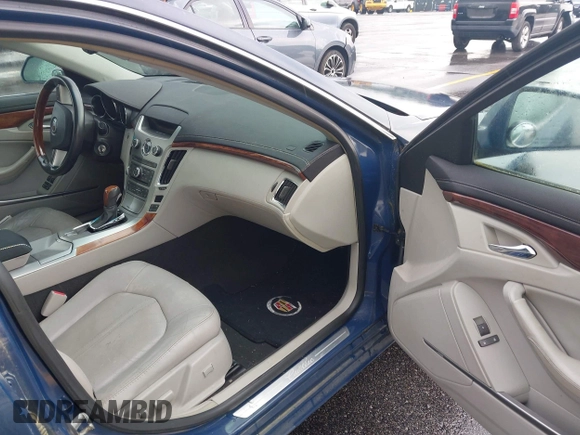 2009 Cadillac CTS AWD z VIN 1G6DT57V190120218, wystawiony jako IAAI lot #42105030 z przebiegiem 214 031 mil mil oraz . Historia ofert i sprzedaży dostępna na DreamBid. Obrazek 5.