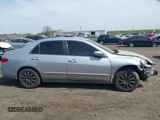 2005 Honda Accord LX z VIN 1HGCM56415A106162, wystawiony jako IAAI lot #42119356 z przebiegiem Nie podano mil oraz . Historia ofert i sprzedaży dostępna na DreamBid. Obrazek 13.