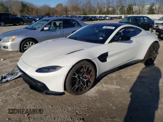 2021 Aston Martin Vantage z VIN SCFSMGAW6MGN05743, wystawiony jako Copart lot #46655524 z przebiegiem 4759 mil mil oraz Szkody całkowita. Historia ofert i sprzedaży dostępna na DreamBid. Obrazek 1.
