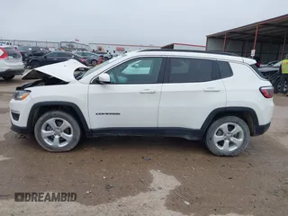 2020 Jeep Compass Altitude z VIN 3C4NJCBB9LT108501, wystawiony jako IAAI lot #41700451 z przebiegiem 66 395 mil mil oraz . Historia ofert i sprzedaży dostępna na DreamBid. Obrazek 14.