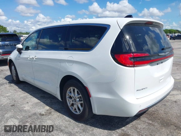 2023 Chrysler Pacifica Touring L z VIN 2C4RC1BG8PR566745, wystawiony jako IAAI lot #42579405 z przebiegiem 46 228 mil mil oraz . Historia ofert i sprzedaży dostępna na DreamBid. Obrazek 3.