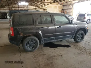 2014 Jeep Patriot Sport z VIN 1C4NJPBB4ED737308, wystawiony jako Copart lot #60673075 z przebiegiem 293 926 mil mil oraz Czysty tytuł • Clean title. Historia ofert i sprzedaży dostępna na DreamBid. Obrazek 3.