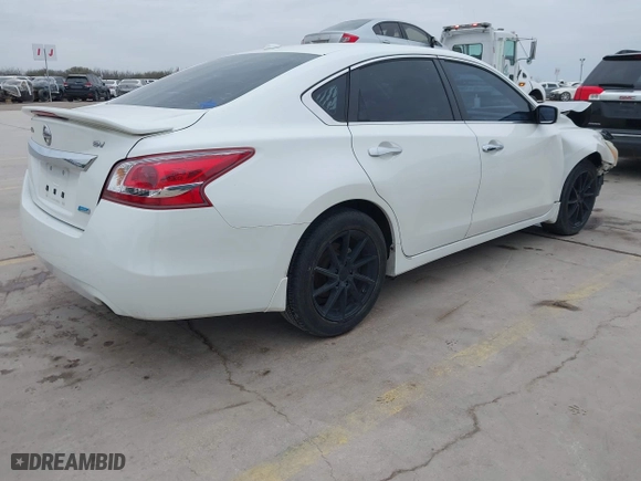 2013 Nissan Altima 2.5 S with VIN 1N4AL3AP5DC909516, listed as a IAAI auction lot 41635338 with 161,201 mi miles. Bid and sale history available at carsss.com. Image 4.