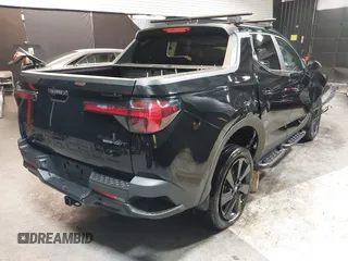2023 Hyundai Santa Cruz Night Edition z VIN 5NTJCDAF0PH059683, wystawiony jako IAAI lot #42075765 z przebiegiem 25 077 mil mil oraz . Historia ofert i sprzedaży dostępna na DreamBid. Obrazek 4.