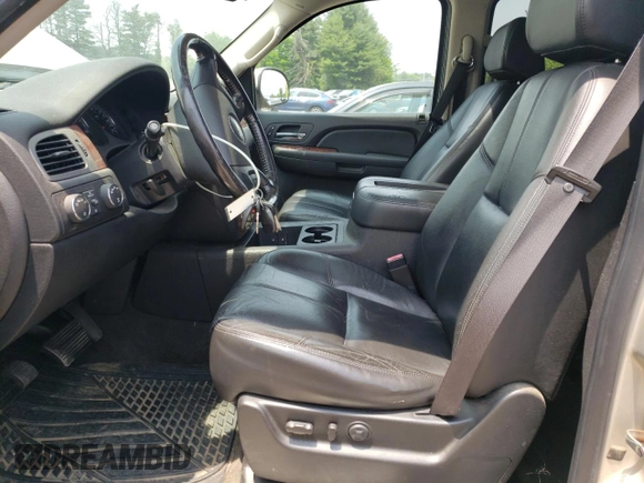 2008 Chevrolet Tahoe 3LT z VIN 1GNFK13078J175980, wystawiony jako Copart lot #59891595 z przebiegiem 234 081 mil mil oraz Czysty tytuł • Clean title. Historia ofert i sprzedaży dostępna na DreamBid. Obrazek 7.