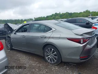 2021 Lexus ES 250 z VIN 58AD11D11MU002155, wystawiony jako IAAI lot #42186499 z przebiegiem 49 539 mil mil oraz . Historia ofert i sprzedaży dostępna na DreamBid. Obrazek 13.