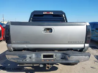 2000 Chevrolet Silverado 2500 LT with VIN 1GCGK29U1YE263011, listed as a IAAI auction lot 41634632 with 179,346 mi miles. Bid and sale history available at carsss.com. Image 17.