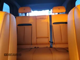 2023 Rolls-Royce Cullinan z VIN SLATV4C01PU217942, wystawiony jako Copart lot #78273314 z przebiegiem Nie podano mil oraz Szkody całkowita. Historia ofert i sprzedaży dostępna na DreamBid. Obrazek 10.