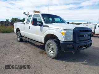 2016 Ford Super Duty F-250 SRW XLT with VIN 1FT7X2B62GEC44396, listed as a IAAI auction lot 40302095 with 154,762 mi miles. Bid and sale history available at carsss.com. Image 1.