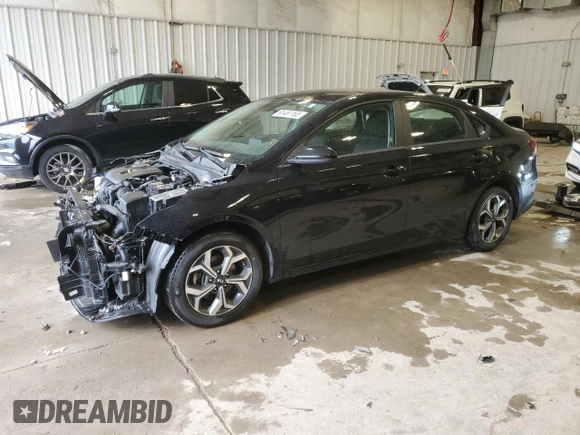 2021 Kia Forte LXS with VIN 3KPF24AD6ME391617, listed as a Copart auction lot 61461165 with 61,272 mi miles and Salvage title. Bid and sale history available at DreamBid. Image 1.