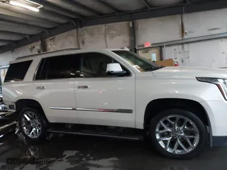 2015 Cadillac Escalade Premium with VIN 1GYS3NKJ8FR688489, listed as a IAAI auction lot 41914908 with 98,775 mi miles. Bid and sale history available at carsss.com. Image 14.