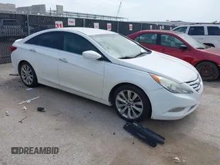 2013 Hyundai Sonata SE z VIN 5NPEC4ACXDH612048, wystawiony jako IAAI lot #42506083 z przebiegiem 161 324 mil mil oraz . Historia ofert i sprzedaży dostępna na DreamBid. Obrazek 1.