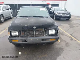 1996 Nissan Trucks 2WD XE with VIN 1N6SD16S5TC385180, listed as a IAAI auction lot 41345326 with 262,211 mi miles. Bid and sale history available at carsss.com. Image 12.