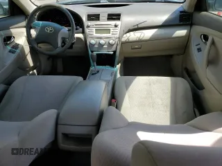 2011 Toyota Camry LE z VIN 4T1BF3EK6BU593874, wystawiony jako Copart lot #51959955 z przebiegiem 247 911 mil mil oraz Szkoda całkowita • Salvage title. Historia ofert i sprzedaży dostępna na DreamBid. Obrazek 8.