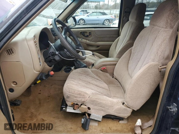 1999 GMC Jimmy SLE z VIN 1GKDT13W8X2545509, wystawiony jako Copart lot #81608944 z przebiegiem 130 881 mil mil oraz Szkoda całkowita • Salvage title. Historia ofert i sprzedaży dostępna na DreamBid. Obrazek 7.