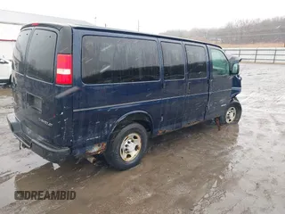 2006 Chevrolet Express Passenger z VIN 1GAHG35U361153432, wystawiony jako IAAI lot #41593860 z przebiegiem 160 774 mil mil oraz . Historia ofert i sprzedaży dostępna na DreamBid. Obrazek 4.