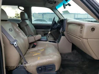2002 Chevrolet Avalanche with VIN 3GNEC13TX2G104249, listed as a Copart auction lot 62910112 with 217,614 mi miles and Salvage title. Bid and sale history available at DreamBid. Image 5.