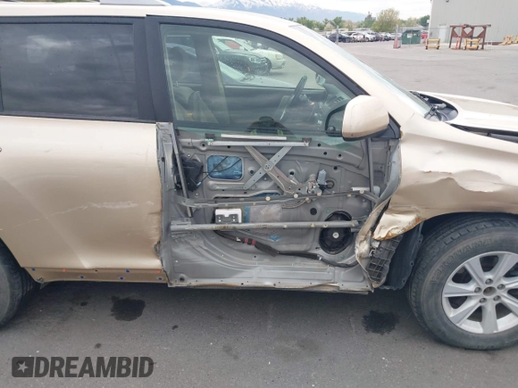2008 Toyota Highlander Sport z VIN JTEES43A682018882, wystawiony jako IAAI lot #42171070 z przebiegiem 207 448 mil mil oraz . Historia ofert i sprzedaży dostępna na DreamBid. Obrazek 6.