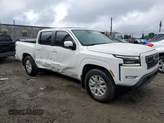 2023 Nissan Frontier SV z VIN 1N6ED1EJ8PN669001, wystawiony jako Copart lot #57530255 z przebiegiem 2 718 mil mil oraz Szkoda całkowita • Salvage title. Historia ofert i sprzedaży dostępna na DreamBid. Obrazek 4.