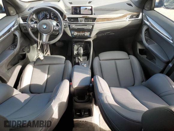 2022 BMW X1 xDrive28i z VIN WBXJG9C08N5V03613, wystawiony jako Copart lot #47483485 z przebiegiem 7 296 mil mil oraz Czysty tytuł • Clean title. Historia ofert i sprzedaży dostępna na DreamBid. Obrazek 8.